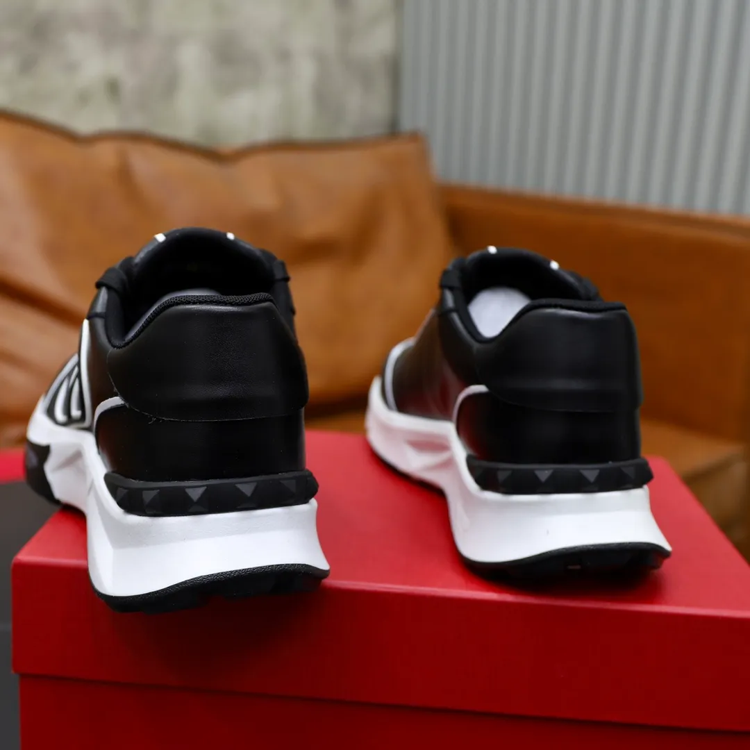 Men's shoes 💰480💰VALENTINO/Valentino 2024s men's latest low-top thick-soled sports shoes are shipped. Made with heavy industry, men's fine casual sports shoes, versatile style. Original leather, rubber lines embellished with geometric segmented uppers, hand-sewn, novel and fashionable, rubber soles with rivet details on the front and back, VALENTINO GARAVANI LOGO printed on the side, and Valentino decorative inlay on the tongue. Garavani Logo, comfortable, breathable and durable! Comes with full original packaging! Code number: 38-39-40-41-42-43-44 (45 can be customized)